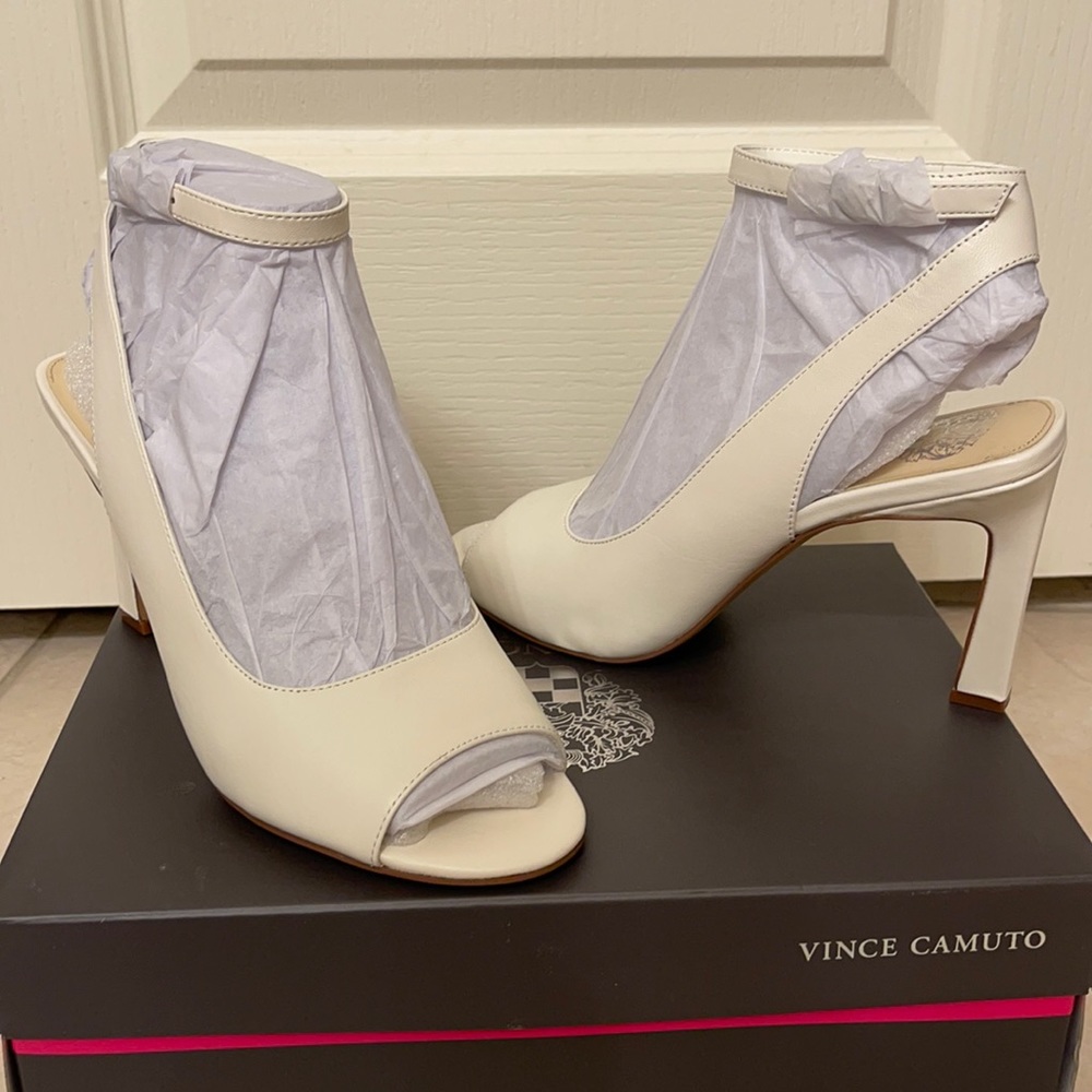 Vince Camuto Strappy open toe leather heels 81/2M